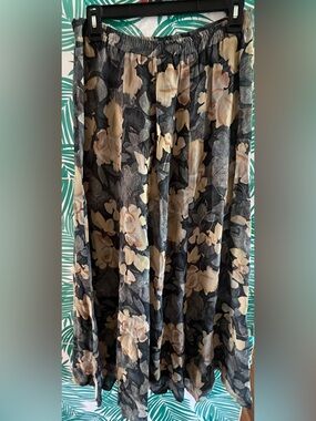 SAND Floral-Print Skirt in Black and Tan elastic waist vicose sz M